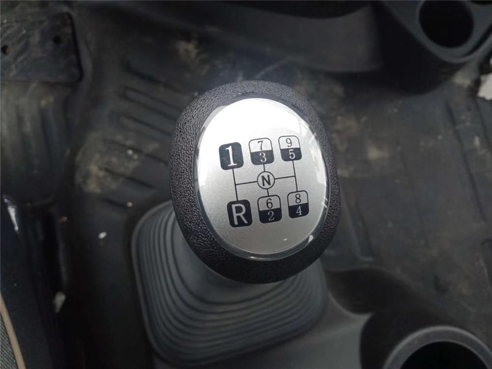 國六前四后八東風天龍29.7方油罐車圖片5