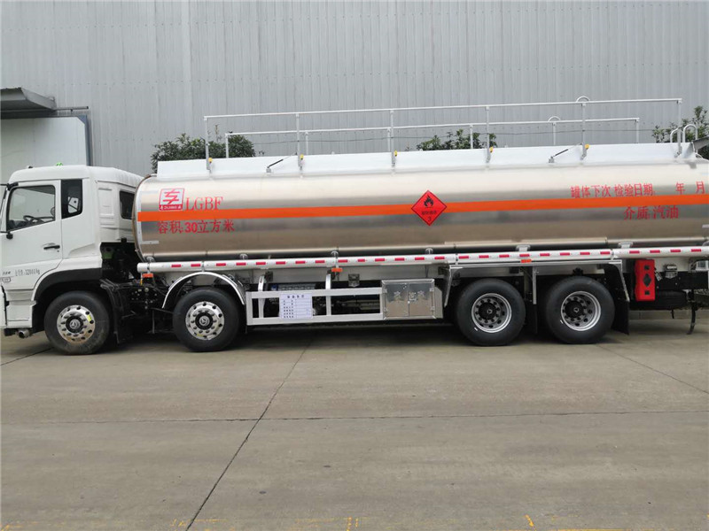 東風(fēng)天龍前四后八30方鋁合金運油車圖片3