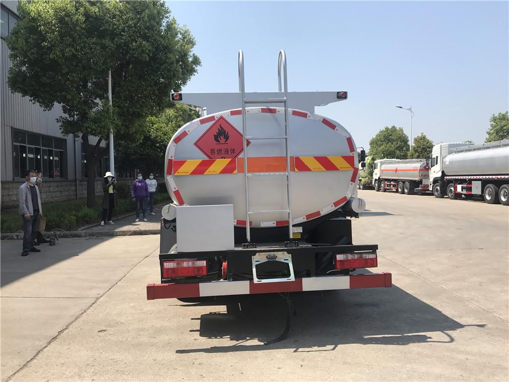 國六東風(fēng)凱普特8.5方油罐車圖片5